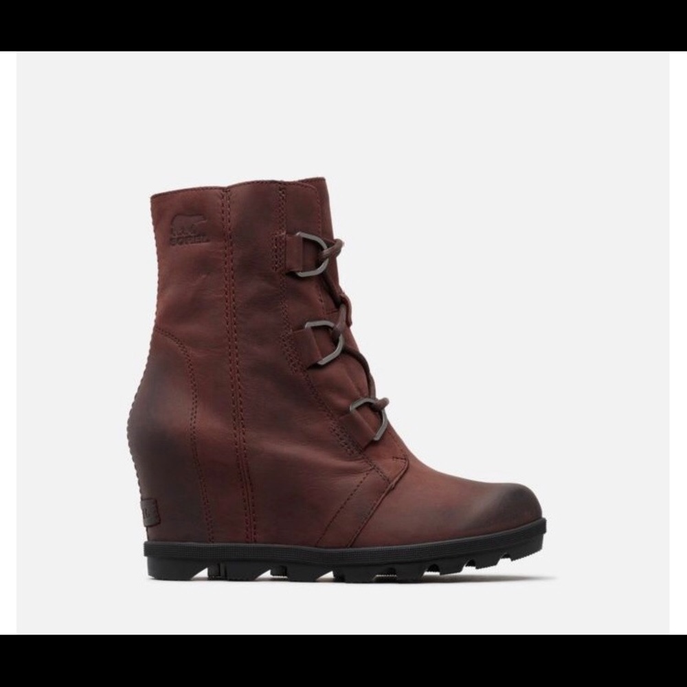 Sorel, “Joan of Arctic” snow boots